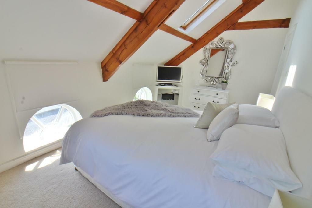 Вилла The Chapel House & Hot Tub Эндрас Экстерьер фото